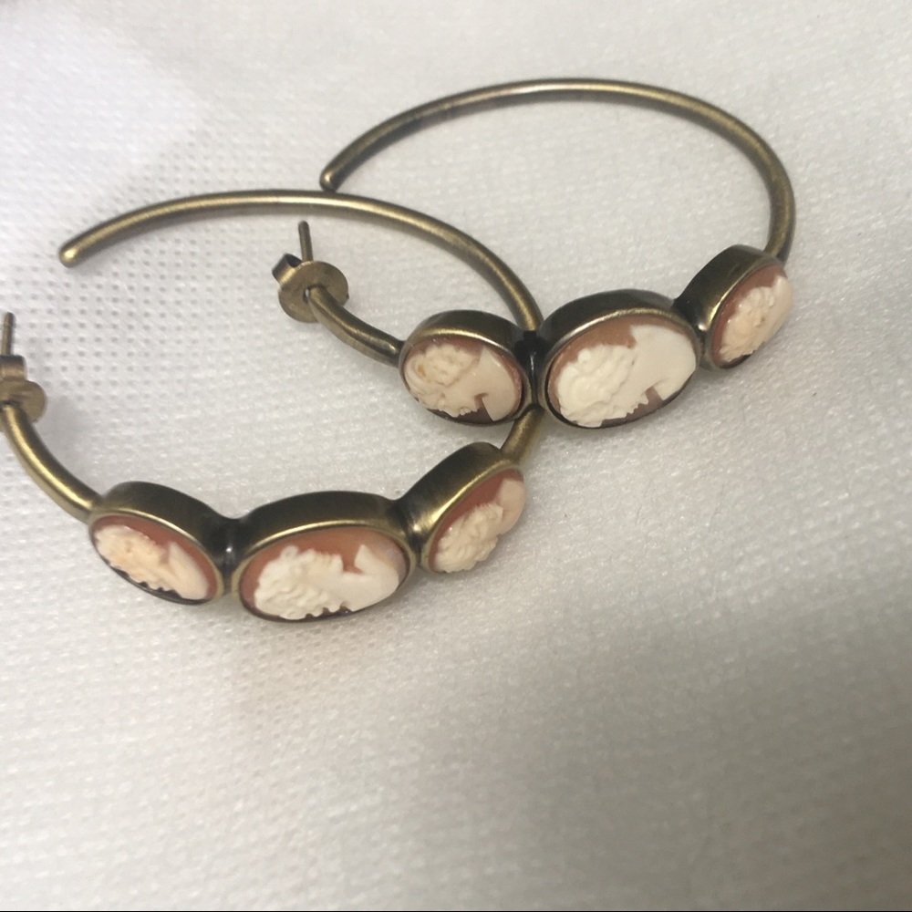 Ameded Cameo Hoop Earrings